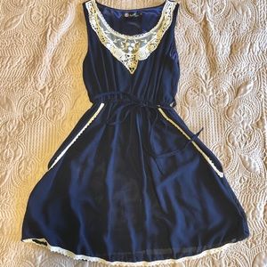 [SOLD] Dress w/ POCKETS!